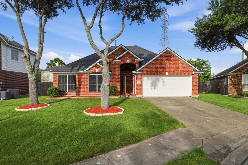 Unit for sale at 510 Cedar Point Drive, League City, TX 77573