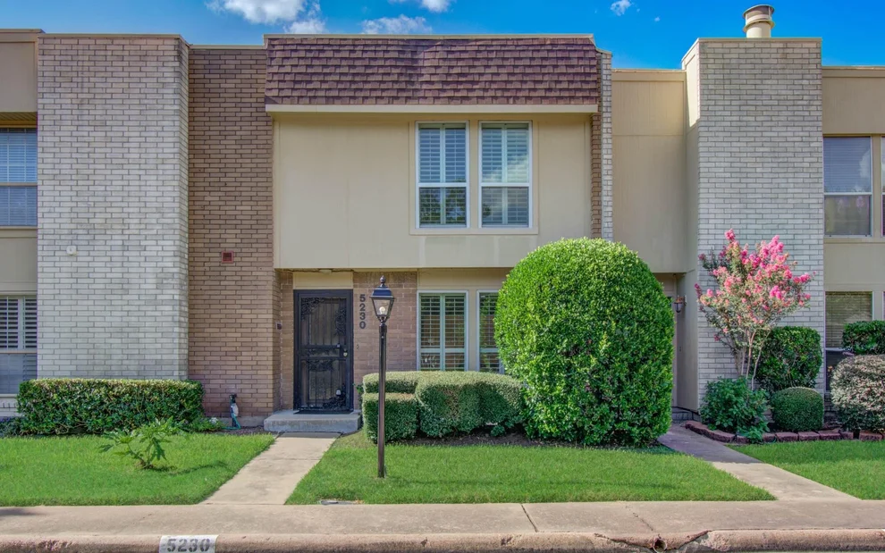Unit for sale at 5230 Woodlawn Place, Bellaire, TX 77401