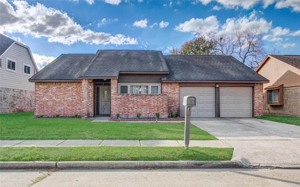 Unit for sale at 11315 Chelsea Walk Drive, Houston, TX 77066