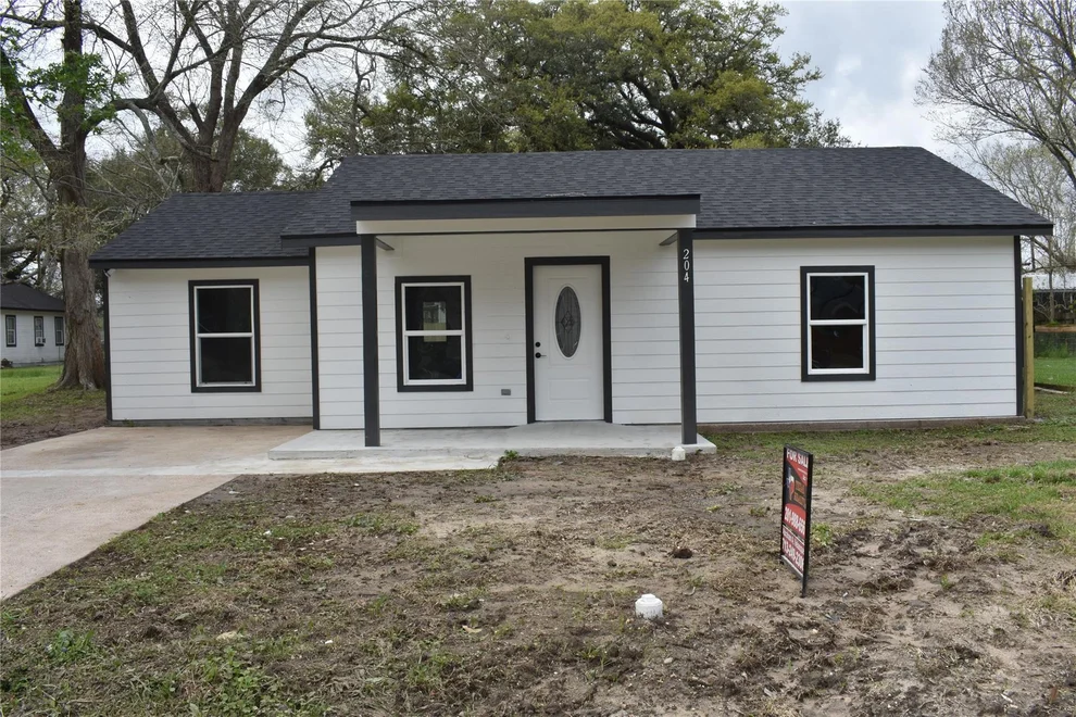 Unit for sale at 204 Texas, Daisetta, TX 77533