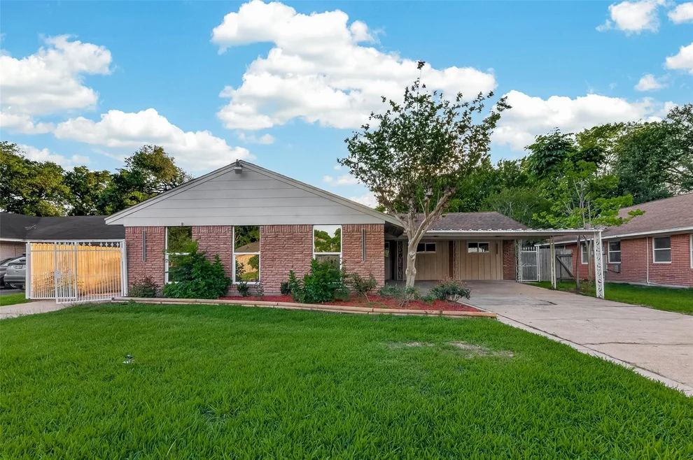 Unit for sale at 11206 Huggins Drive, Houston, TX 77035