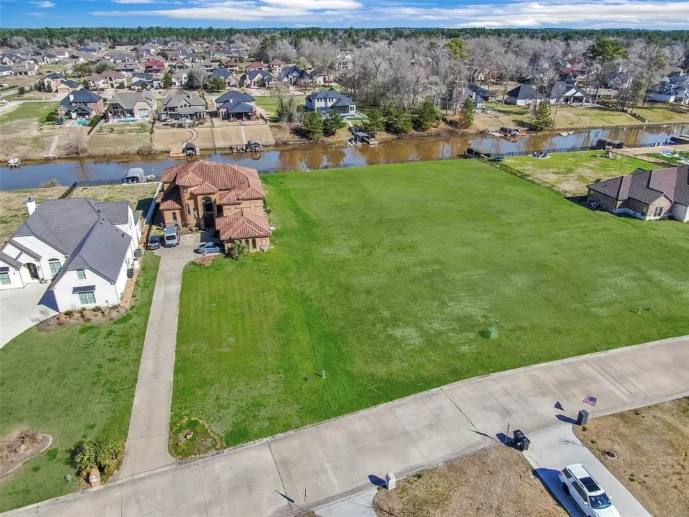 Unit for sale at 11604 Renaissance Drive, Montgomery, TX 77356