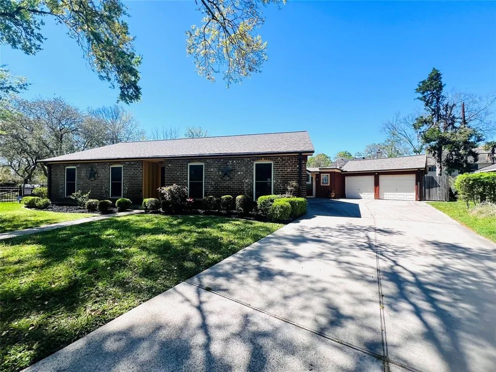 Unit for sale at 914 Marys Court, Friendswood, TX 77546