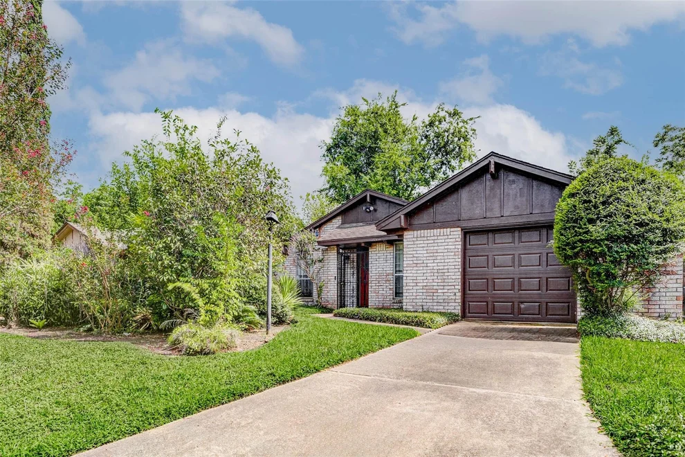 Unit for sale at 4543 Fallen Oaks Drive, Houston, TX 77091