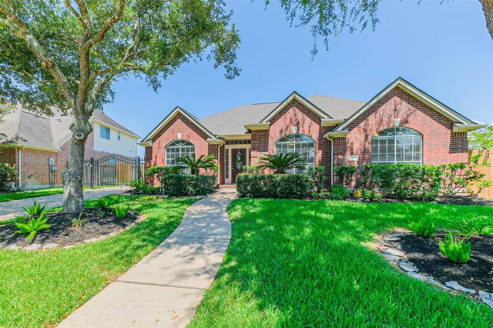 Unit for sale at 2102 Canyon Crest Drive, Sugar Land, TX 77479