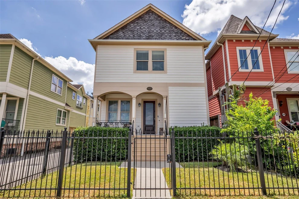 Unit for sale at 1122 W 18th Street, Houston, TX 77008