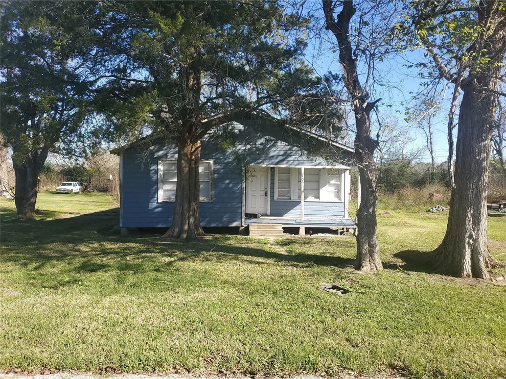 Unit for sale at 109 Carver Street, West Columbia, TX 77486