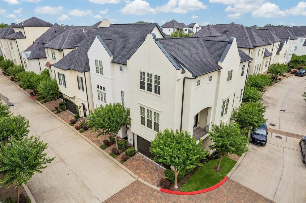 Unit for sale at 10904 Wrenwood Manor, Houston, TX 77043