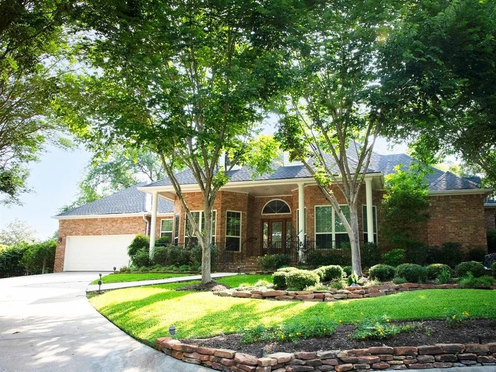 Unit for sale at 110 Canterbury Green Drive, Conroe, TX 77356
