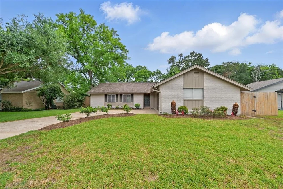 Unit for sale at 4511 Ravine Drive, Friendswood, TX 77546