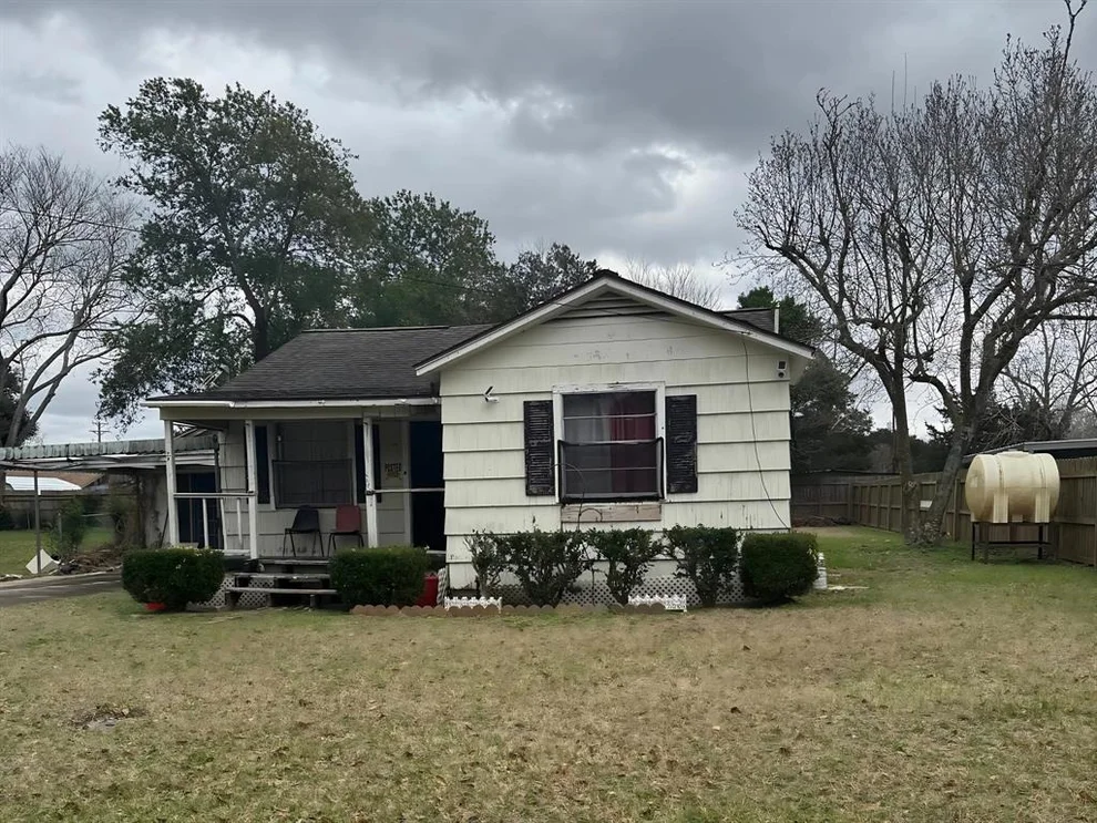Unit for sale at 1834 San Jacinto, Liberty, TX 77575