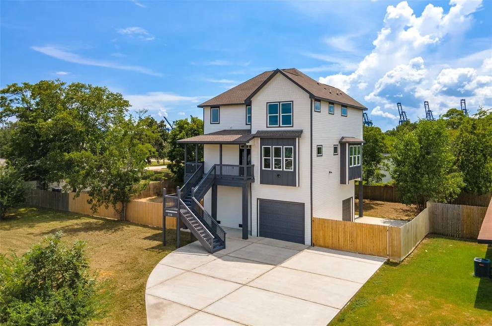 Unit for sale at 607 E Forest Avenue, Shoreacres, TX 77571