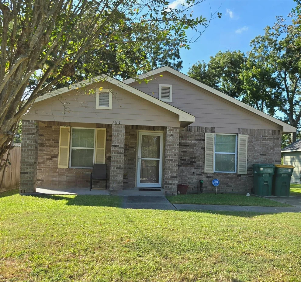 Unit for sale at 2107 Rosalee Street, La Marque, TX 77568