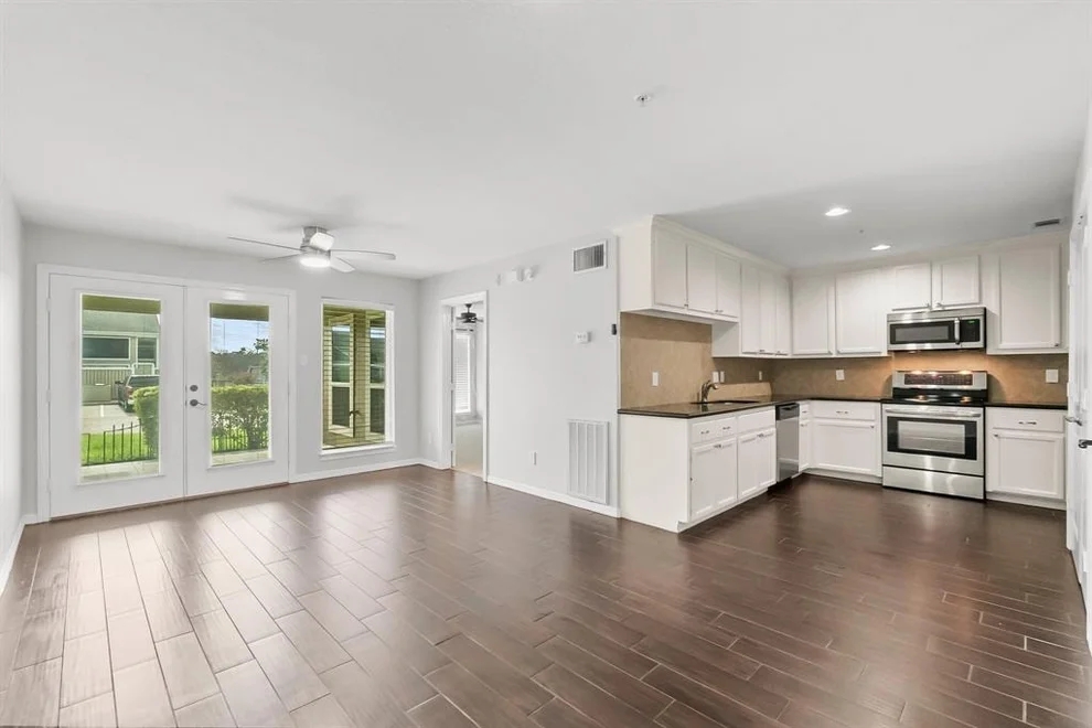 Unit for sale at 35 April Point Drive S, Conroe, TX 77356