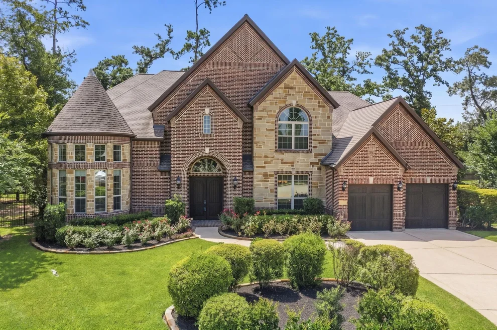 Unit for sale at 10 Coronet Ridge Court, The Woodlands, TX 77375