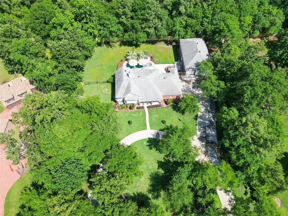 Unit for sale at 14832 Oak Shores Drive, Willis, TX 77318