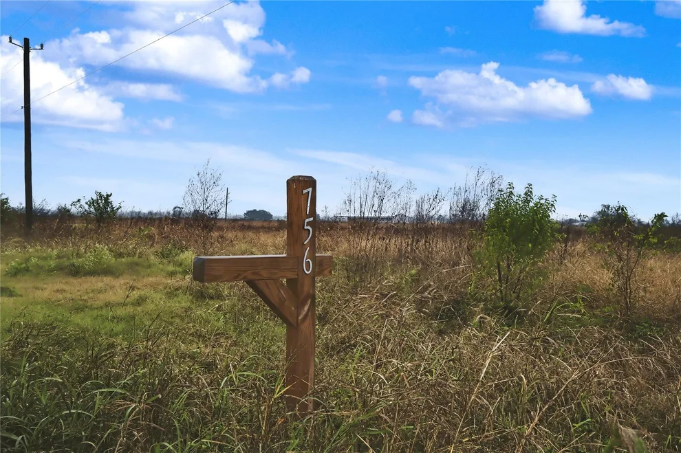 Unit for sale at 756 County Road 100, Boling, TX 77420