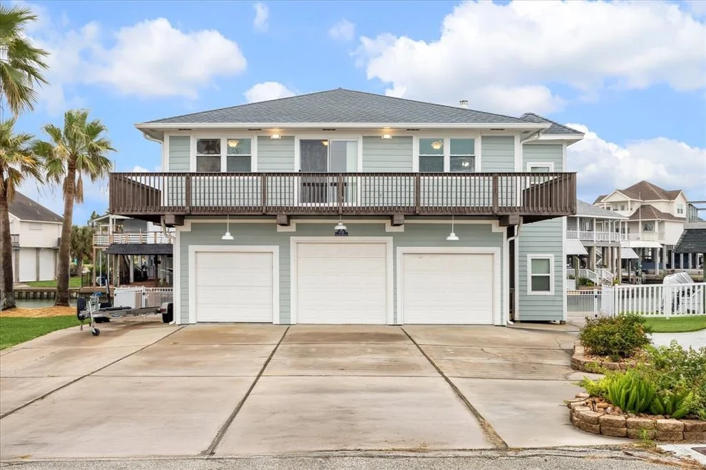 Unit for sale at 1735 Diamond Head Drive, Tiki Island, TX 77554