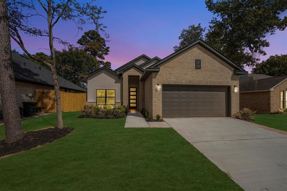 Unit for sale at 12118 Brightwood Drive, Montgomery, TX 77356