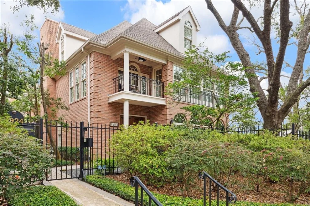 Unit for sale at 1924 South Boulevard, Houston, TX 77098