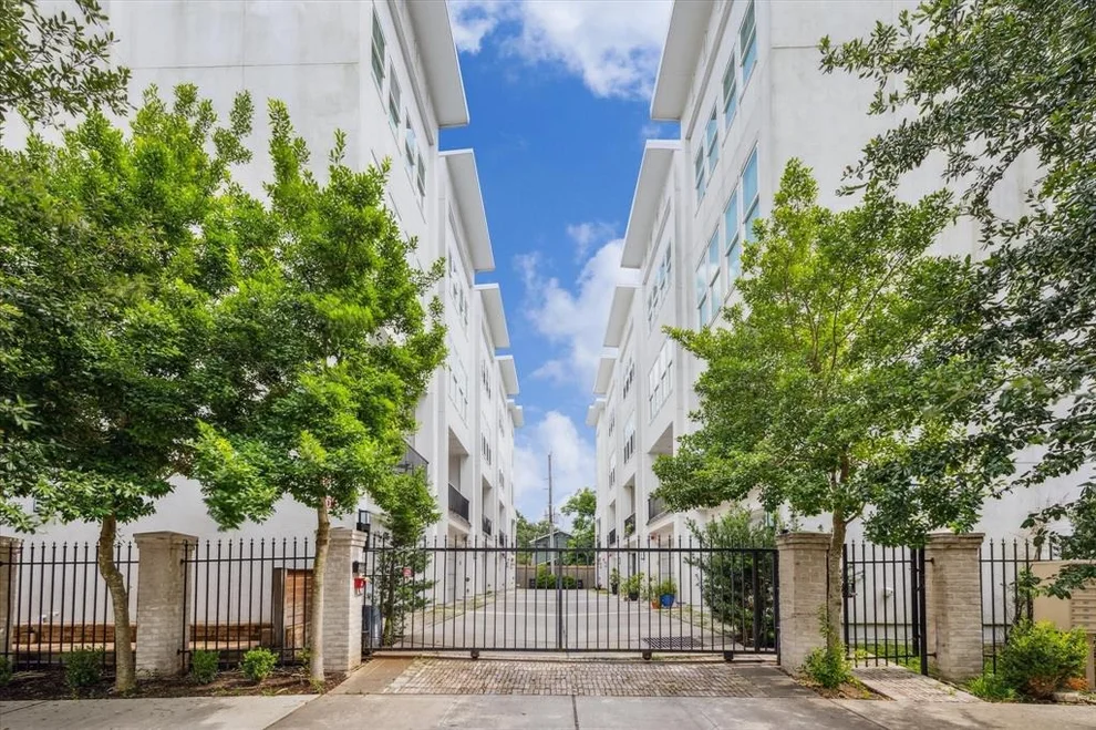 Unit for sale at 2509 Dorrington Boulevard, Houston, TX 77030