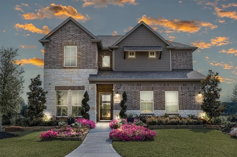 Unit for sale at 5615 Sandhill Oak Trail, Houston, TX 77066