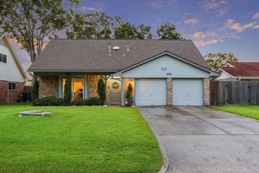 Unit for sale at 2006 Sunset Court S, League City, TX 77573