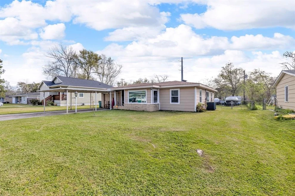 Unit for sale at 1413 Merry Lane, La Marque, TX 77568