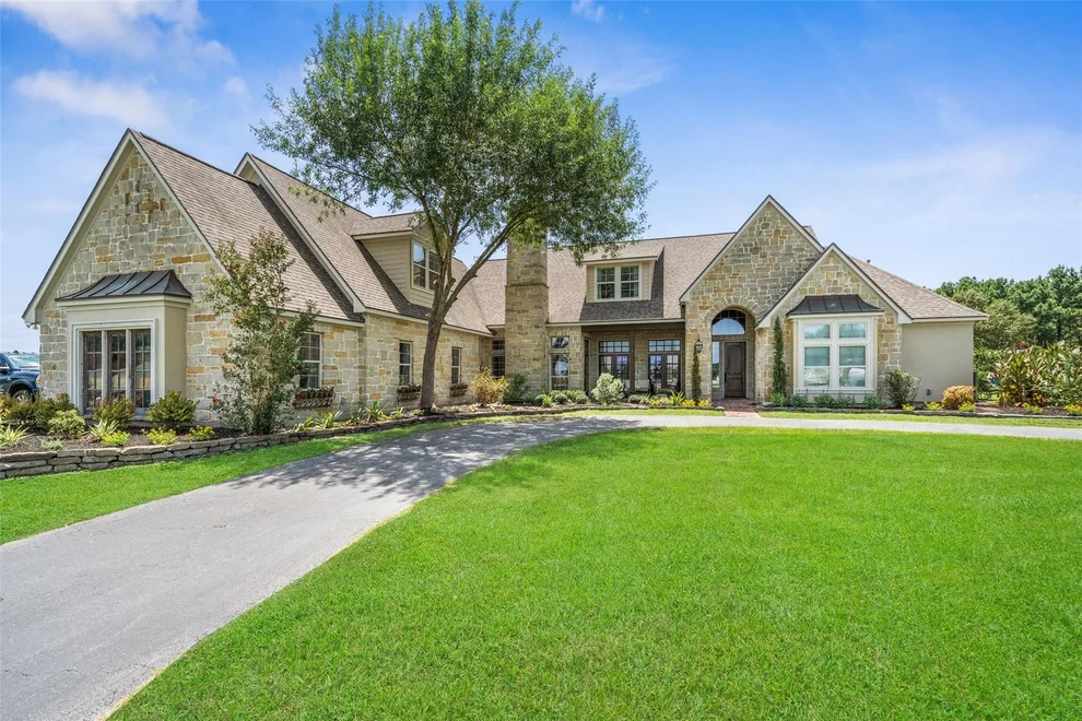 Unit for sale at 8760 Grand Lake Estates Drive, Montgomery, TX 77316