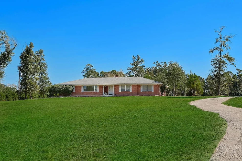 Unit for sale at 7185 State Highway 75 S, Huntsville, TX 77340