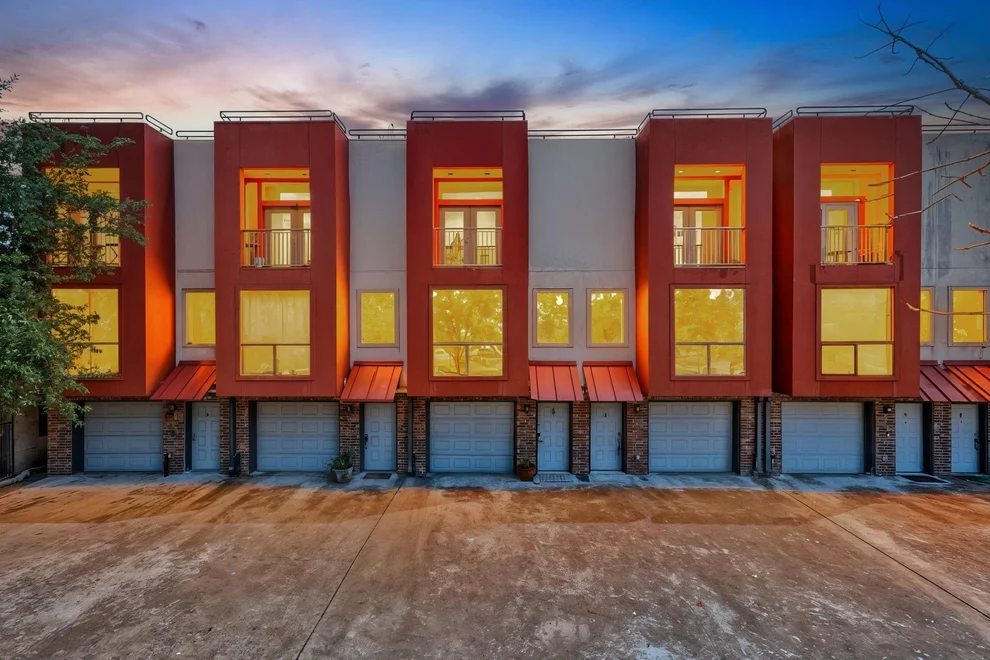 Unit for sale at 310 S Jensen Drive, Houston, TX 77003