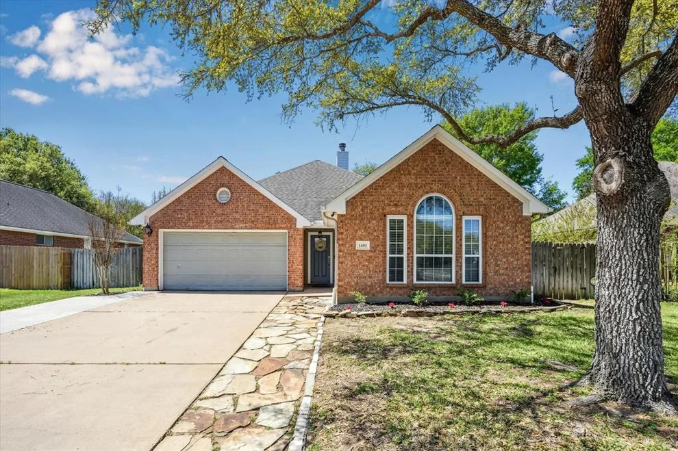 Unit for sale at 1401 Bob White Trail, Sealy, TX 77474