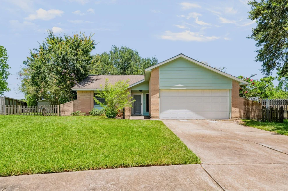 Unit for sale at 2508 Knoxville Drive, League City, TX 77573