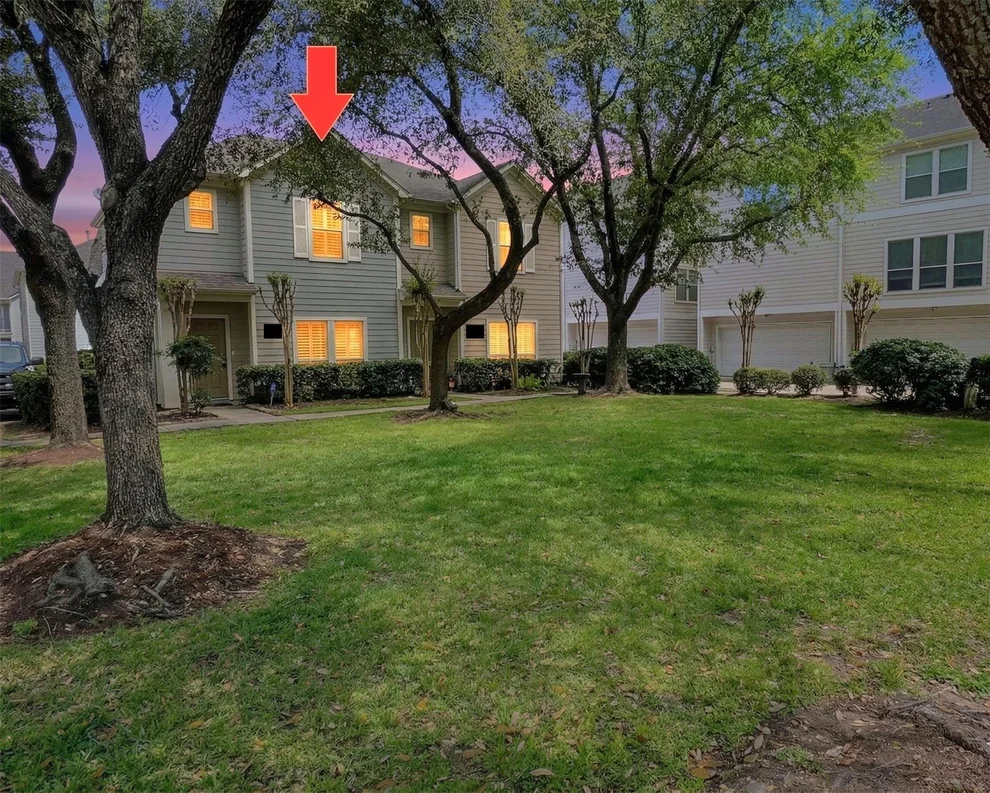 Unit for sale at 850 W Heights Hollow Lane, Houston, TX 77007