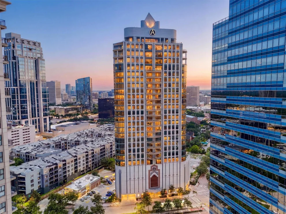 Unit for sale at 1409 Post Oak Boulevard, Houston, TX 77056