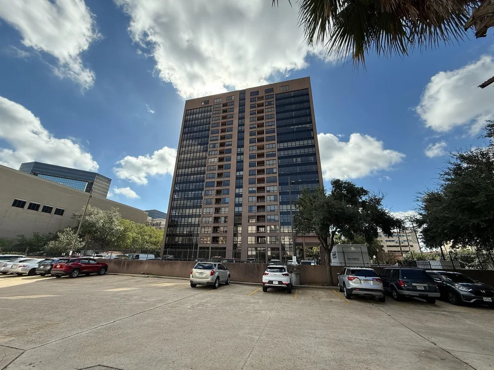 Unit for sale at 5150 Hidalgo Street, Houston, TX 77056