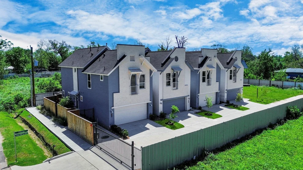Unit for sale at 1043 Glen Avenue, Houston, TX 77088