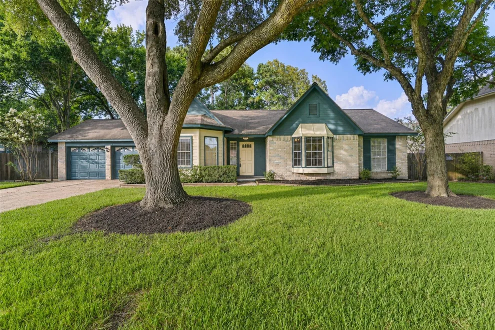 Unit for sale at 1504 Windsor Drive, Friendswood, TX 77546