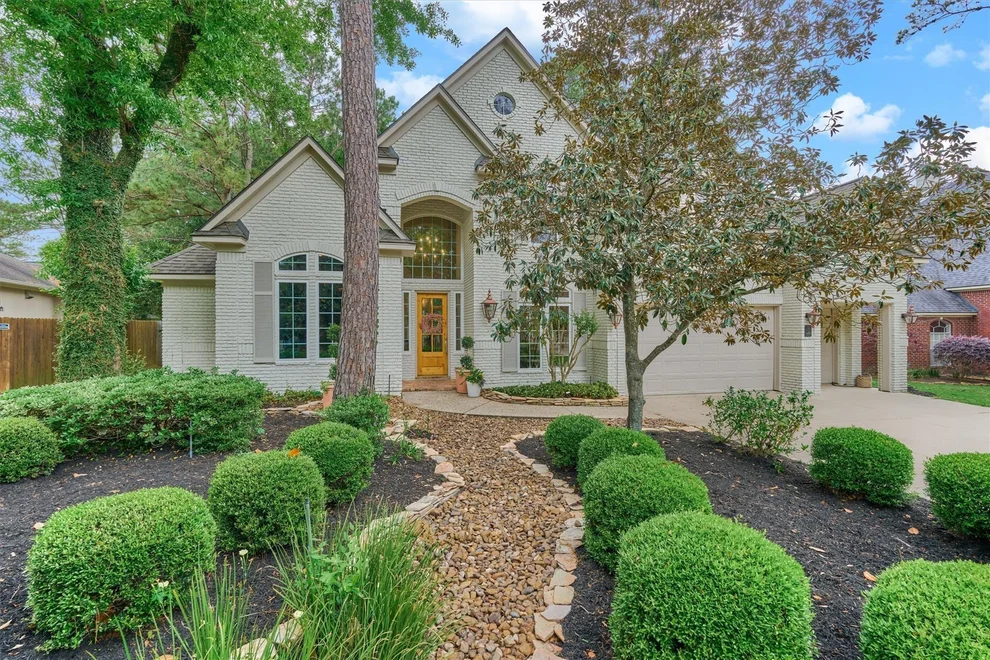Unit for sale at 170 N Taylor Point Drive, The Woodlands, TX 77382