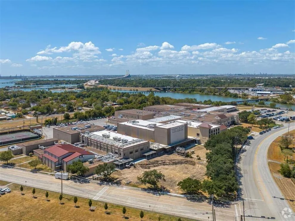 Unit for sale at 3401 Market Street, Baytown, TX 77520