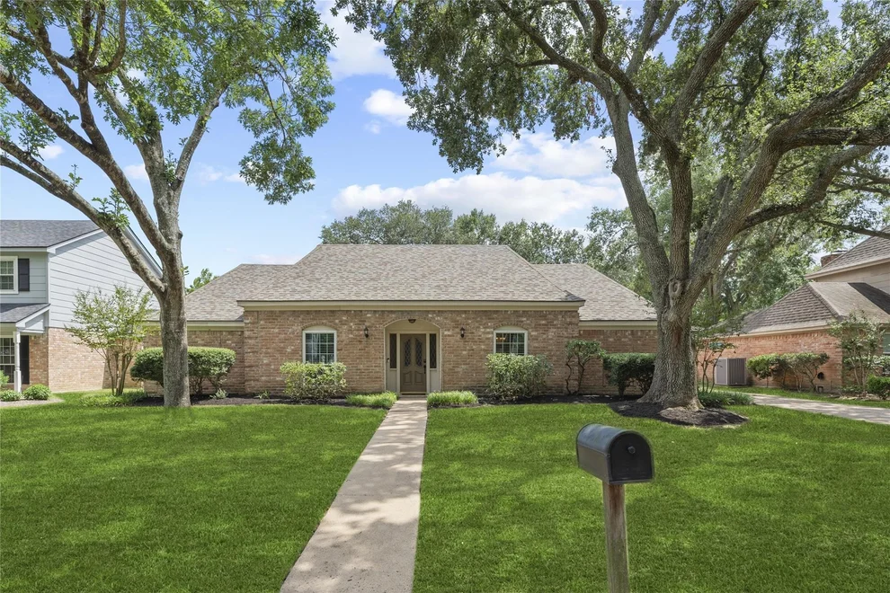 Unit for sale at 18011 Oakworth Drive, Houston, TX 77084