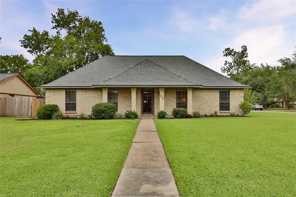 Unit for sale at 52 Bayberry Court, Lake Jackson, TX 77566