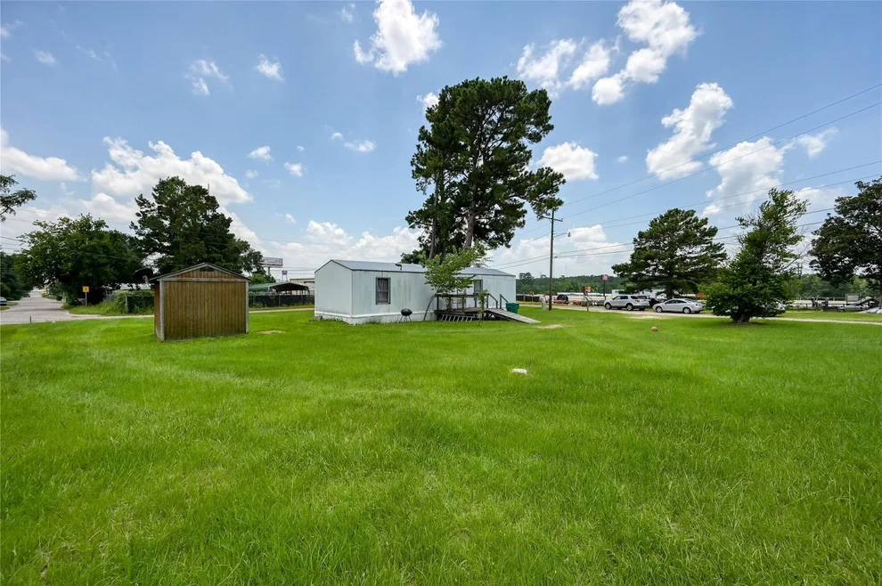Unit for sale at 108 Monroe Street, Willis, TX 77378