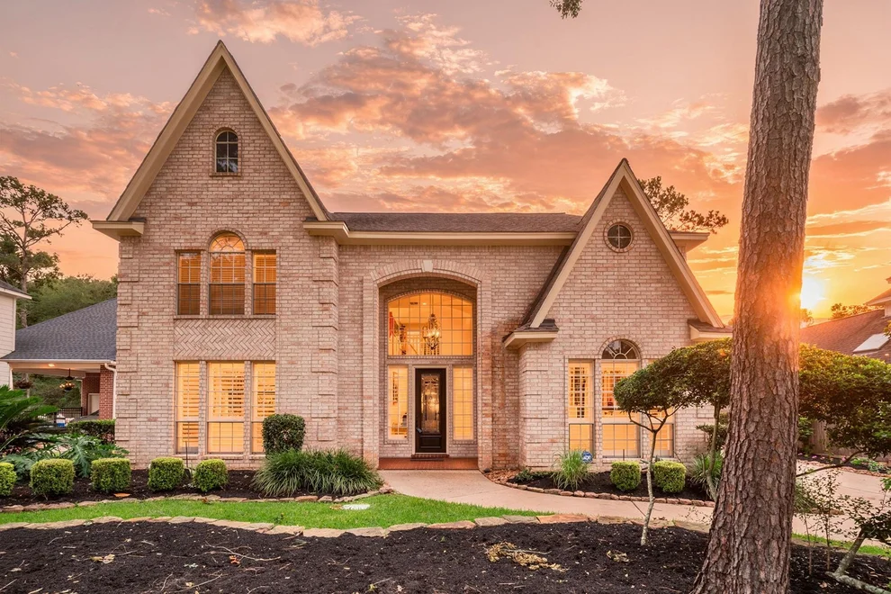 Unit for sale at 142 W Shadowpoint Circle, The Woodlands, TX 77381