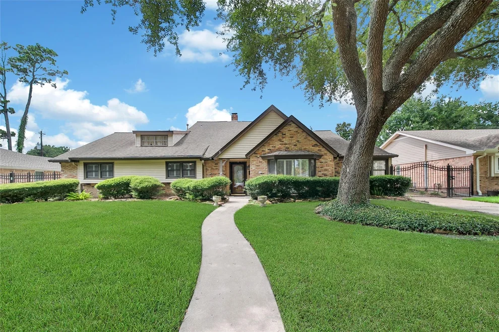 Unit for sale at 1030 Chantilly Lane, Houston, TX 77018
