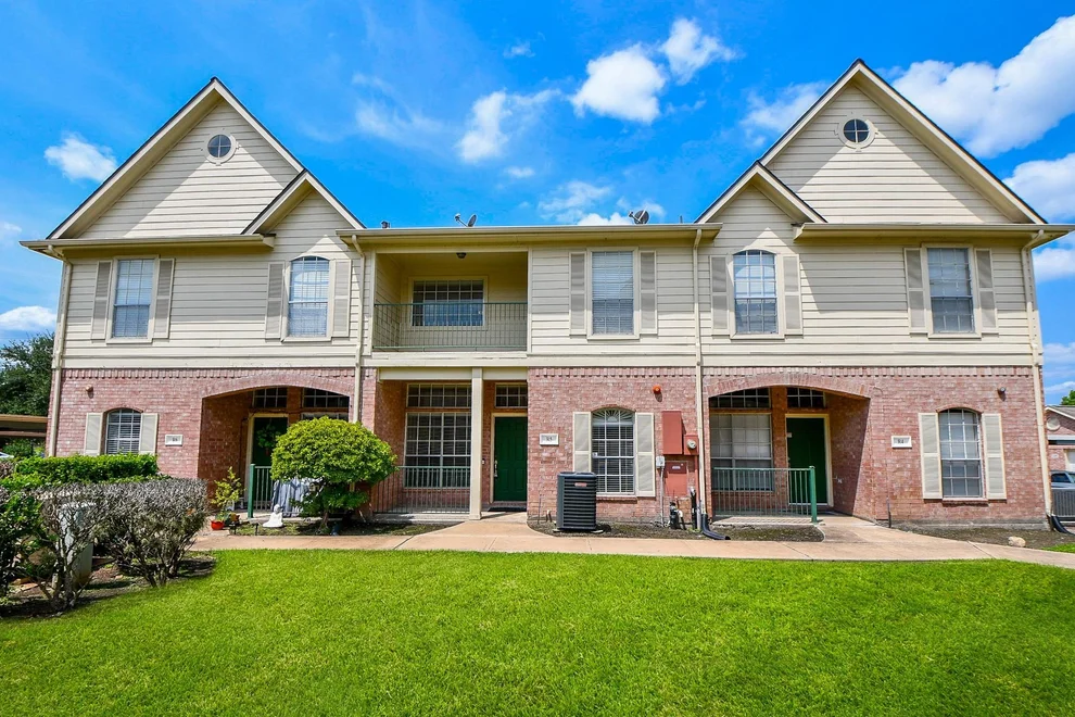 Unit for sale at 2710 Grants Lake Boulevard, Sugar Land, TX 77479