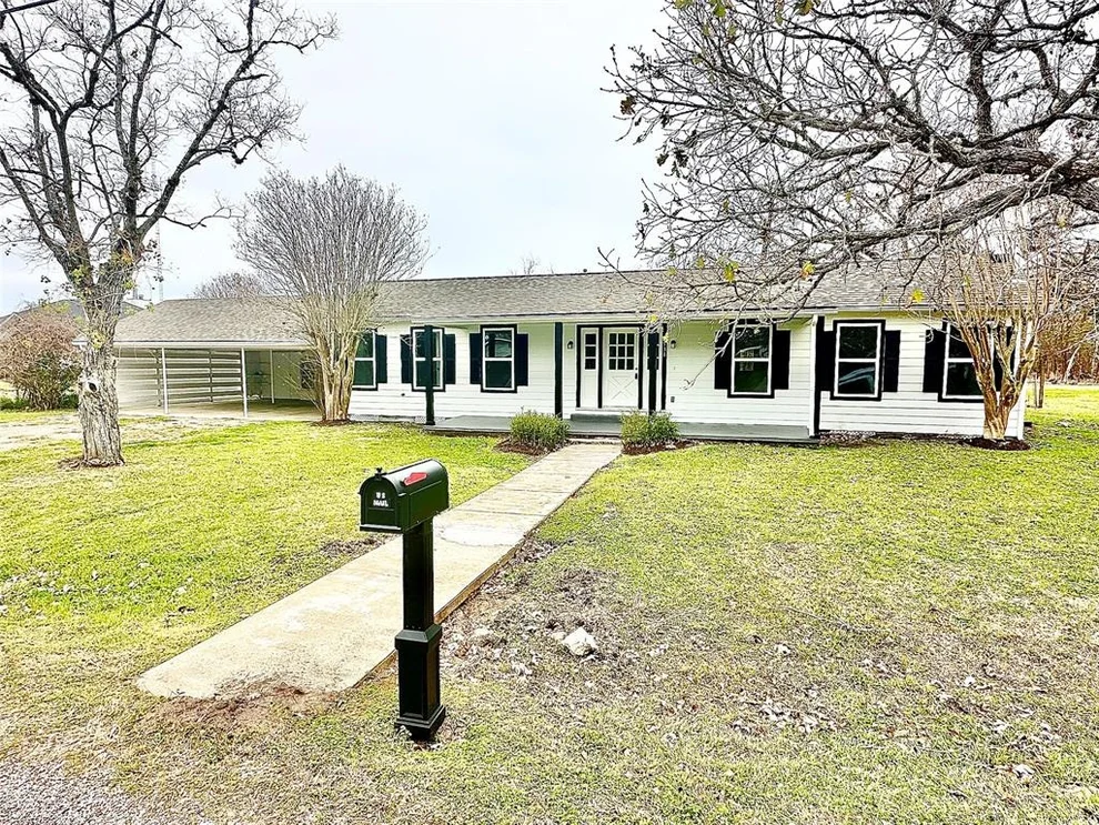 Unit for sale at 731 S Gilbert Street, Edna, TX 77957