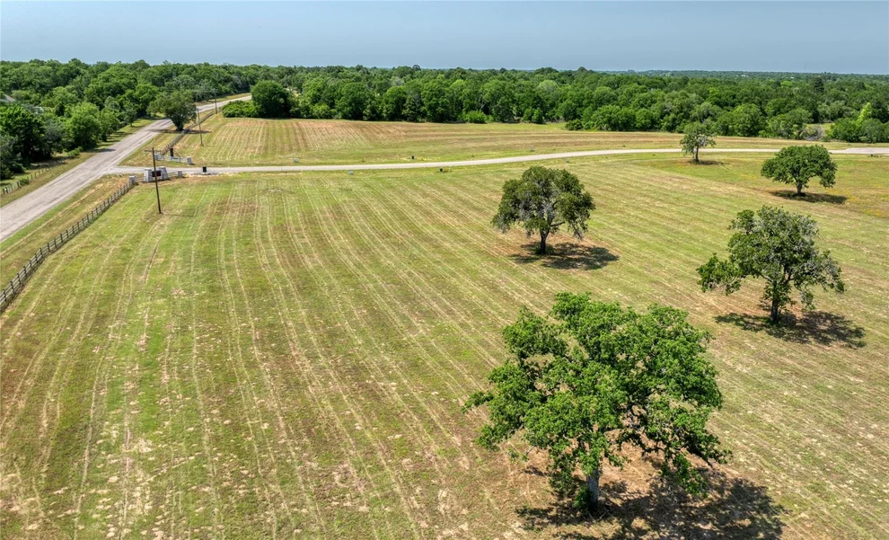 Unit for sale at 140 Bellwood Lake Lane, Bellville, TX 77418