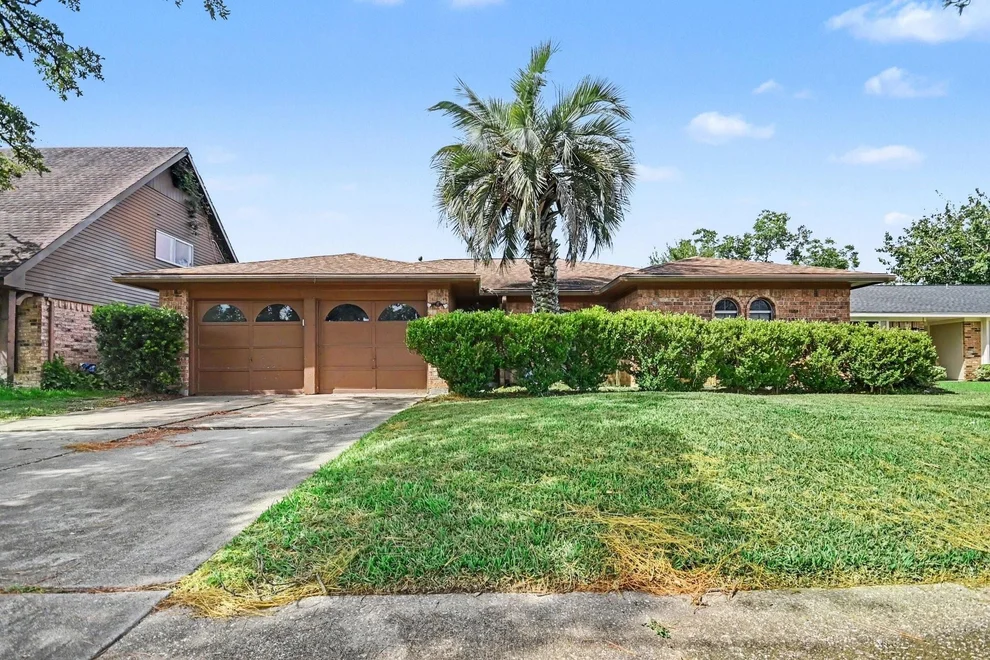 Unit for sale at 807 Voyager Drive, Houston, TX 77062