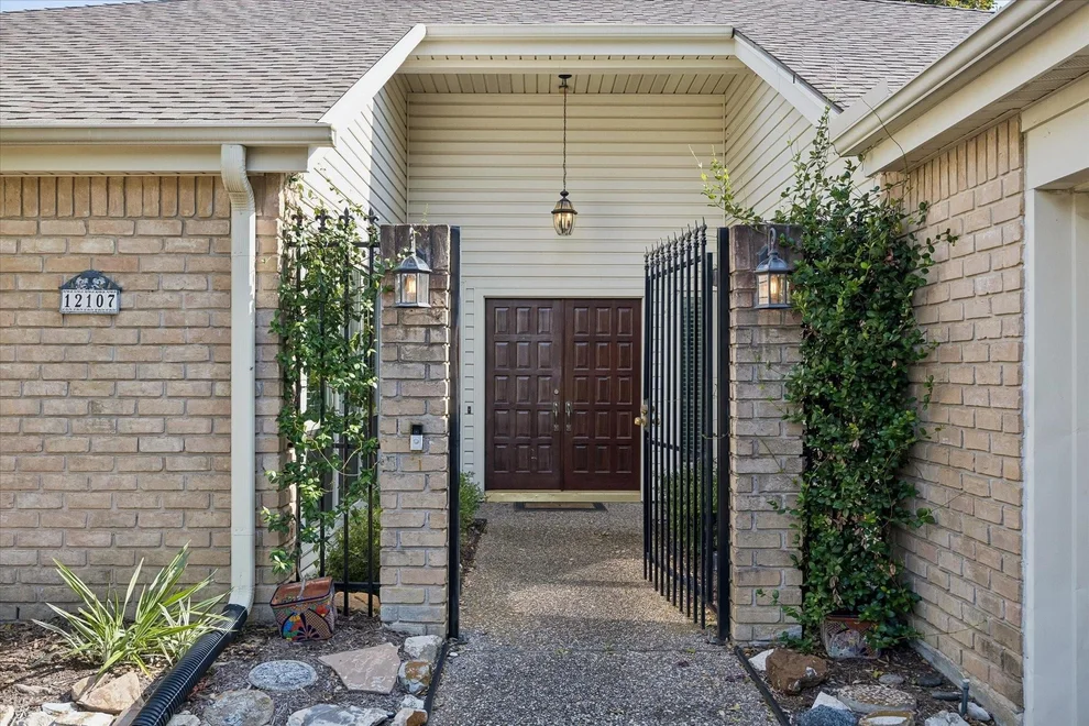 Unit for sale at 12107 Burgoyne Drive, Houston, TX 77077